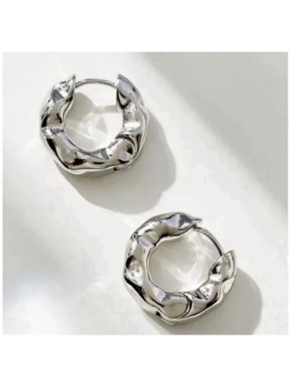 New! Glenn Silver Crinkle Huggie Earrings (1028) NWOT
